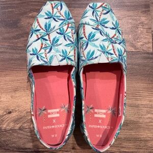 TOMS Women's Leaf Print Flats in Blue and Green